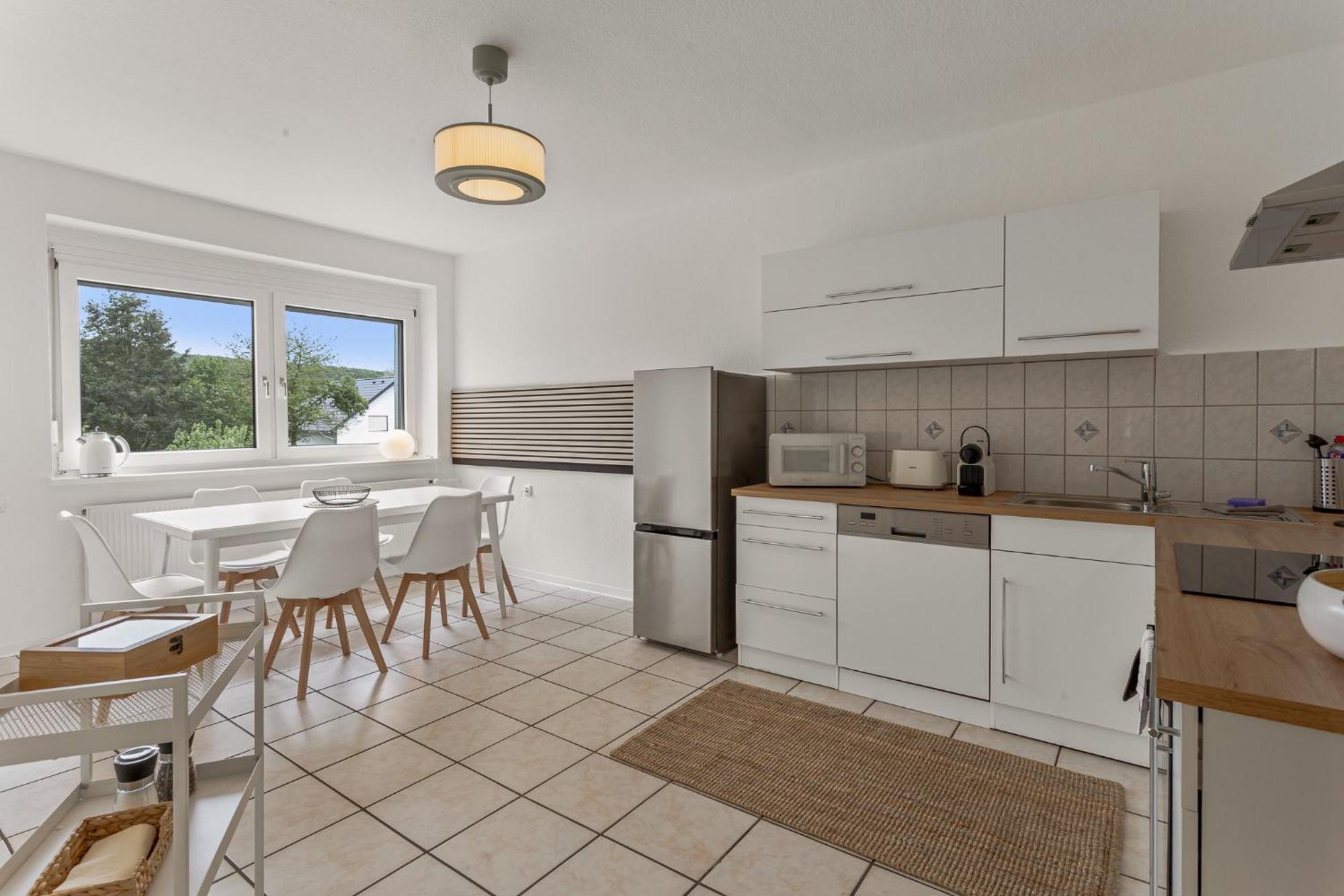 Apartment Lahntaler 6 Gaeste, Wlan, Netflix, Bahnhofsnah Sterzhausen