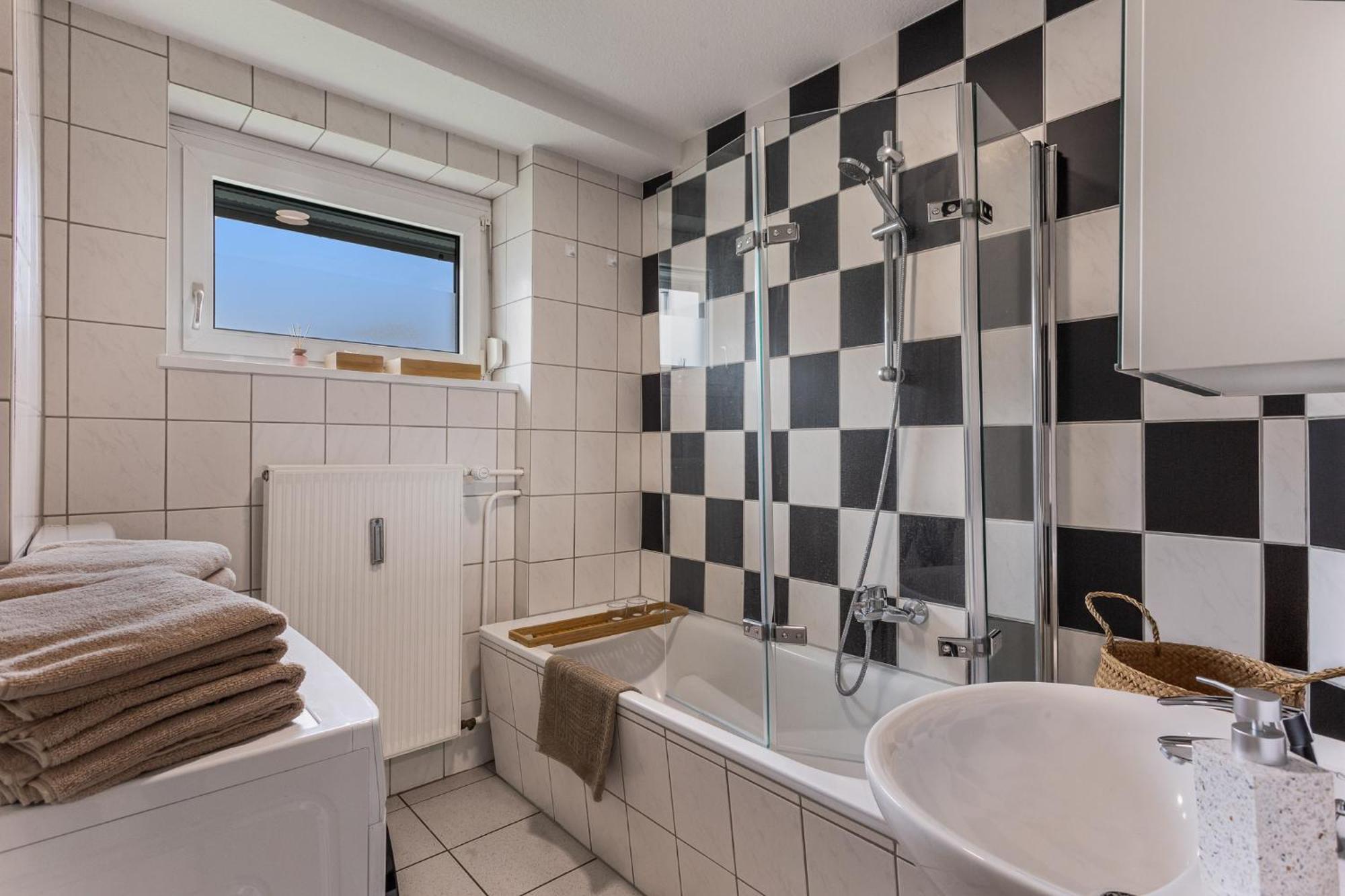 Lahntaler 6 Gaeste, Wlan, Netflix, Bahnhofsnah Apartment *
